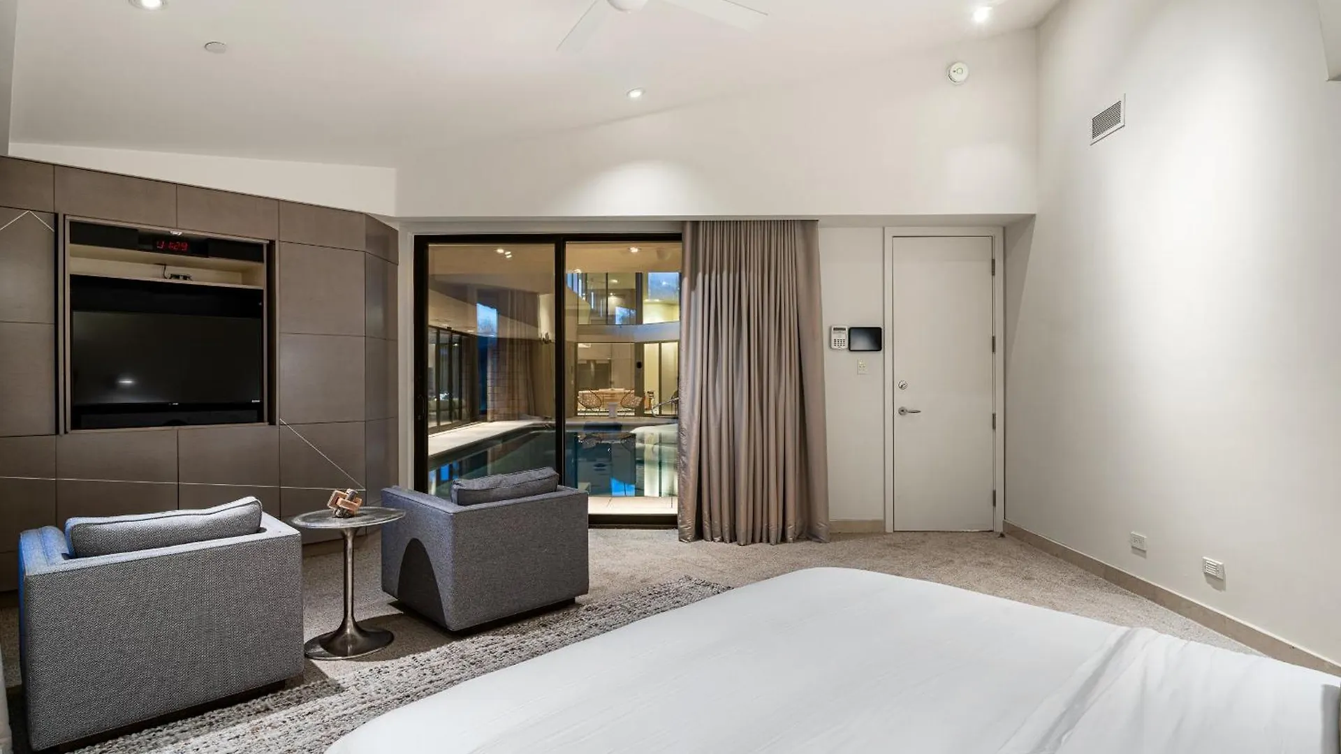 Indoor Pool 2.5 Acres Gym With Sauna At Hideaway Estate سكوتسدايل